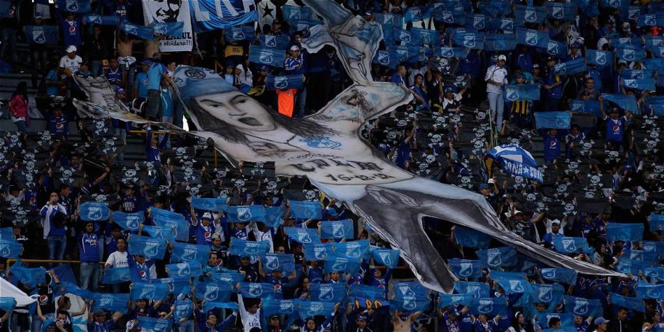 Hinchas de Millonarios, durante un partido del cuadro 'embajador en El Campín.