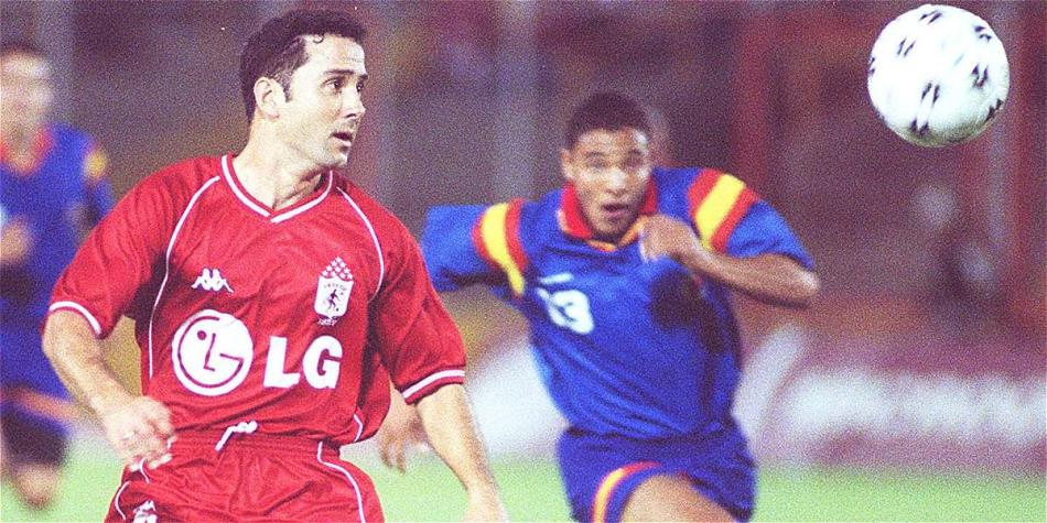 Julián Vásquez (izq.) es recordado en América de Cali por sus goles anotados con la camiseta 'escarlata'.