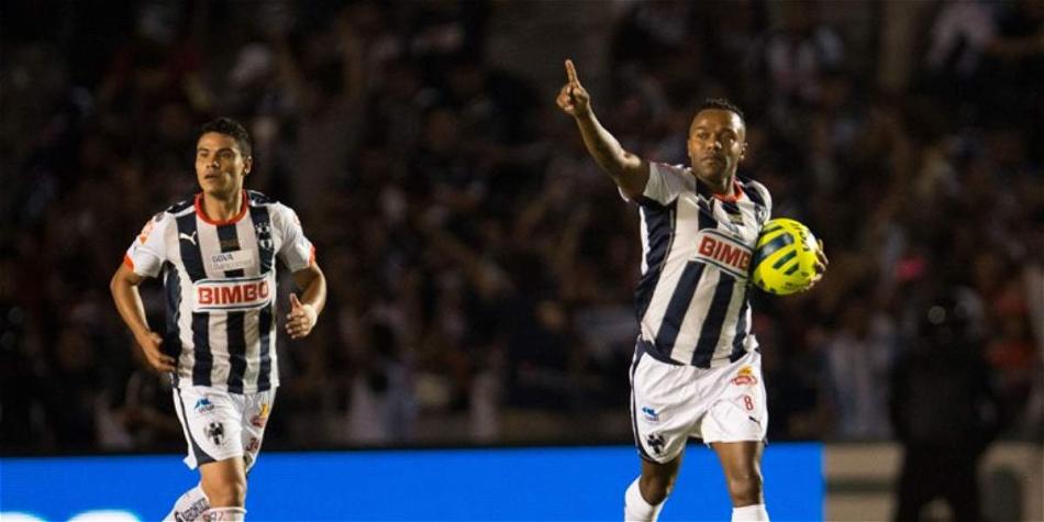 Dorlan Pabón (izq.), delantero del Monterrey, se llevó el título de goleador con 10 tantos.