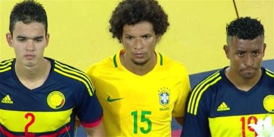 Brasil y Colombia, un solo equipo en la entonación de los himnos.