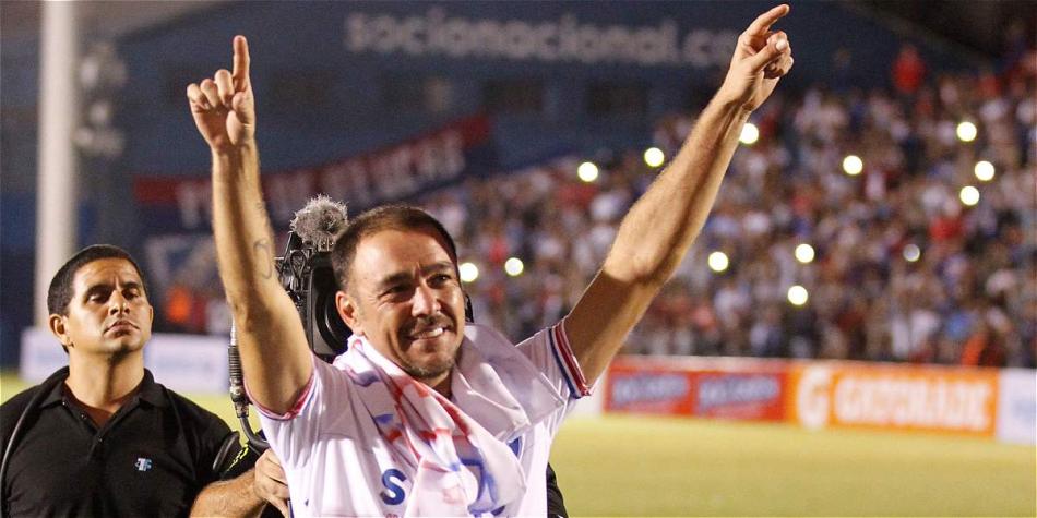 Unos 25 mil espectadores despidieron al ídolo uruguayo.