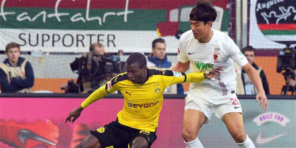 Adrián Ramos (izq.) jugó todo el partido con el Borussia Dortmund.