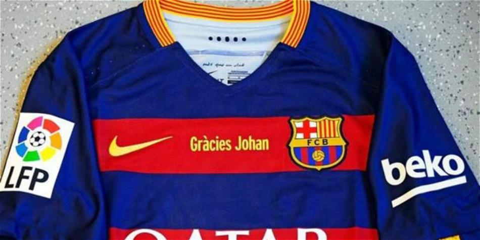 Camiseta del Barcelona en honor a Cruyff.