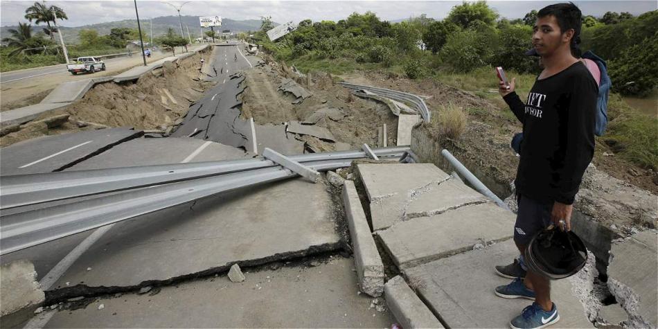 Las fotos de los daños causados por el terremoto en Ecuador son impresionantes.