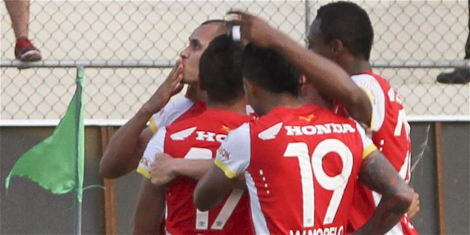 Por la Liga colombiana, Santa Fe viene de perder 0-1 con Tolima.