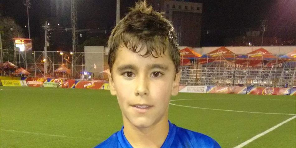 Tomas Ángel, hijo de Juan Pablo Ángel, anotó tres de los cuatro goles con los que B. Fátima derrotó a Fundación Bavaria.