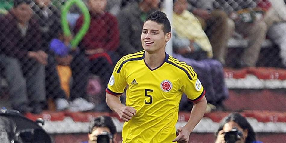 James en su debut con la Selección de mayores jugó con la camiseta número '5'.