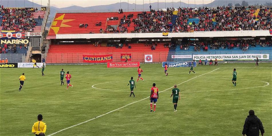 El estadio la Libertad vivió un partido parejo.