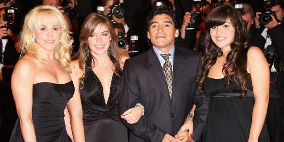 Diego Maradona y Claudia Villafañe se casaron en 1989, Ella es la madre de sus dos hijas: Dalma y Giannina.