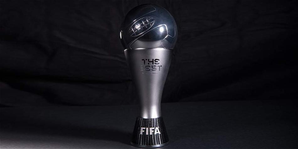 El diseño del trofeo es parecido a la Copa Mundo.
