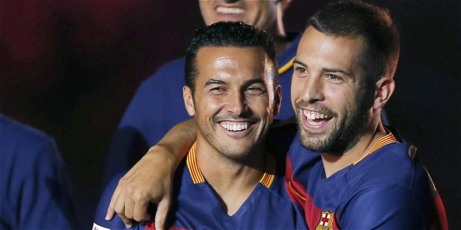 Pedro (centro), junto a Jordi Alba en el Trofeo Joan Gamper.