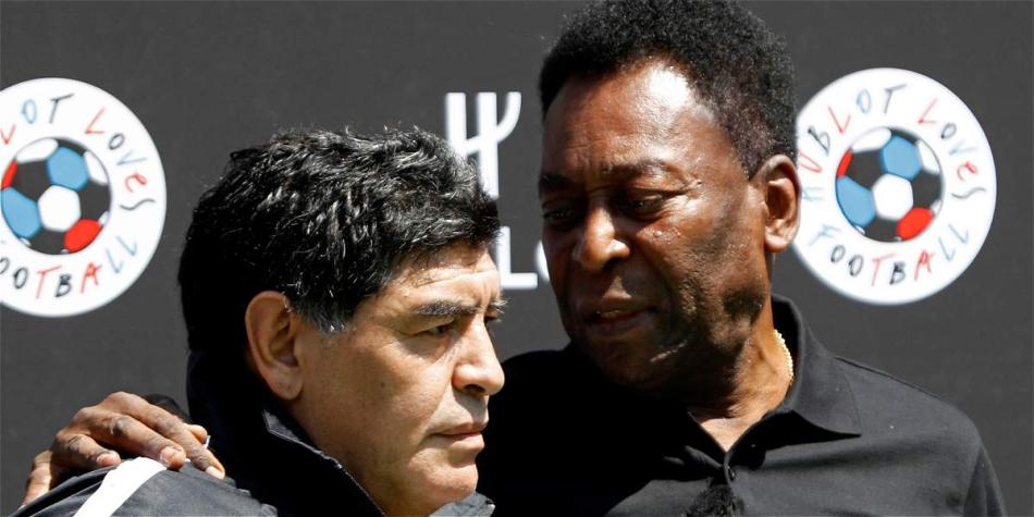 Diego Maradona (izq.), exjugador de la selección de Argentina junto a Peé, exfutbolista brasileño.