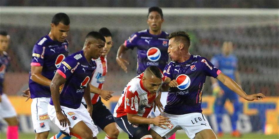El 'poderoso' supo cerrarle los espacios al 'tiburón'.