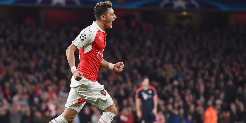 Mesut Özil, centrocampista del Arsenal, de Inglaterra.