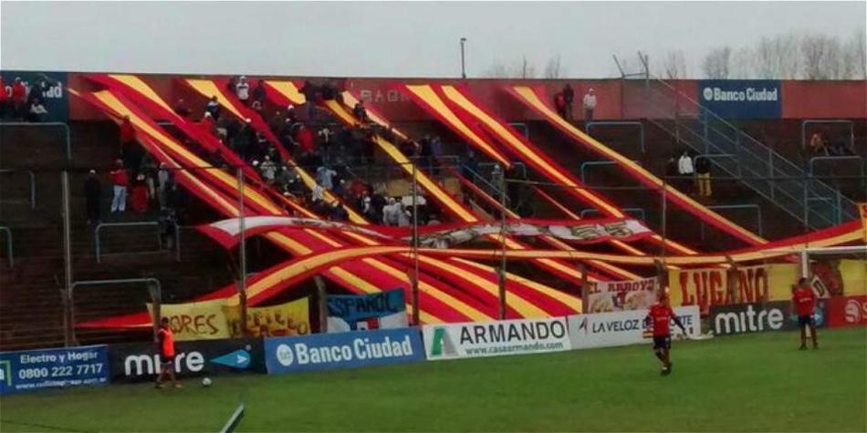 Hinchas y jugadores de Deportivo Español.