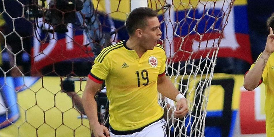 Rafael Santos Borré entró al partido y le dio una nueva cara a la Selección Colombia Sub-23.
