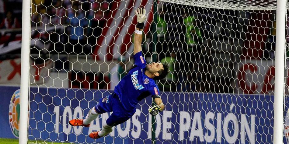 Junior necesita ganar para seguir luchando por un lugar en los 8 mejores.