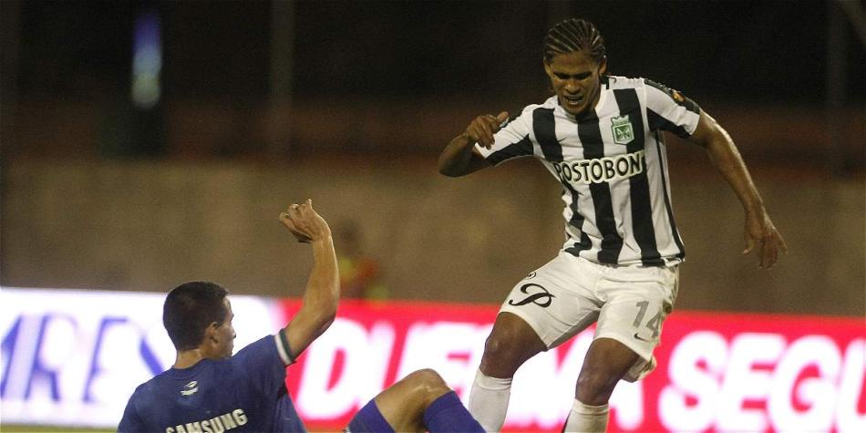Jairo Palomino (der.), jugador de Atlético Nacional.