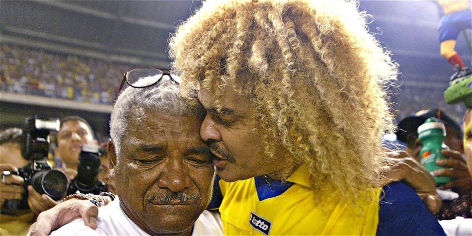 Acá una fotografía de 'Jaricho' Valderrama junto a Carlos, su hijo, en su despedida del fútbol activo.