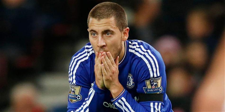 Eden Hazard, jugador del Chelsea, lamenta la derrota de su club frente al Stoke City.
