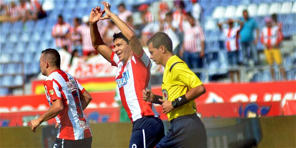 Roberto Ovelar (9) festeja el gol que le marcó a Jaguares.