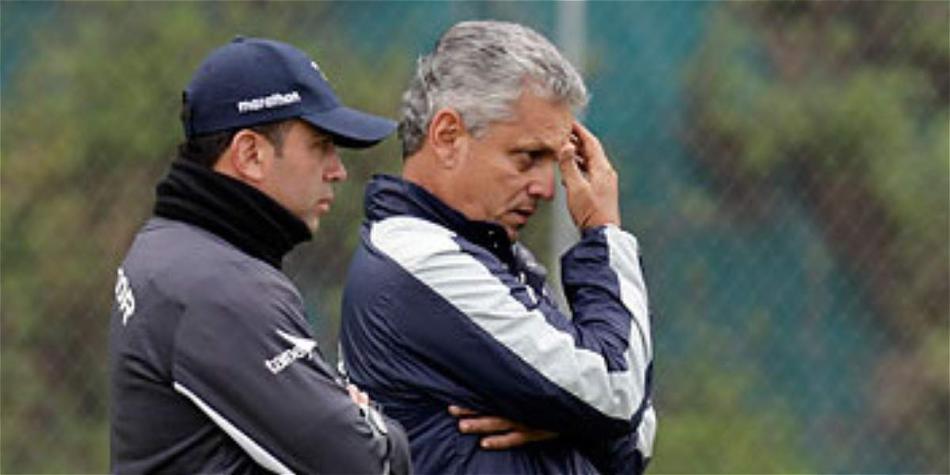 Carlos Eduardo Velasco (izq.), preparador de Atlético Nacional. Aquí junto a Reinaldo Rueda cuando éste entrenaba a Ecuador.
