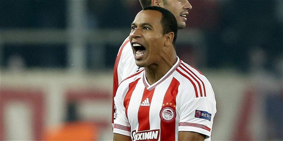 Pardo anotó los dos goles con el que Olympiacos derrotó a Dinamo Zagreb en Champions League.