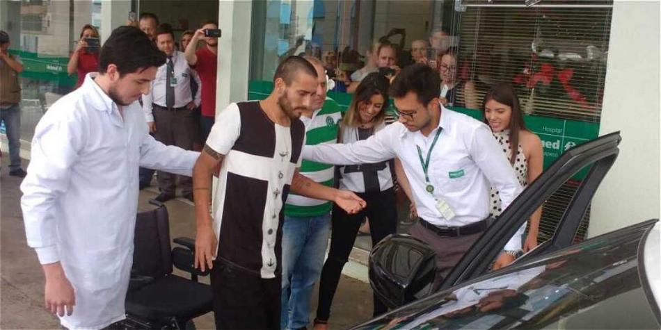 Alan Ruschel fue uno de los primeros jugadores rescatados luego del accidente del avión.