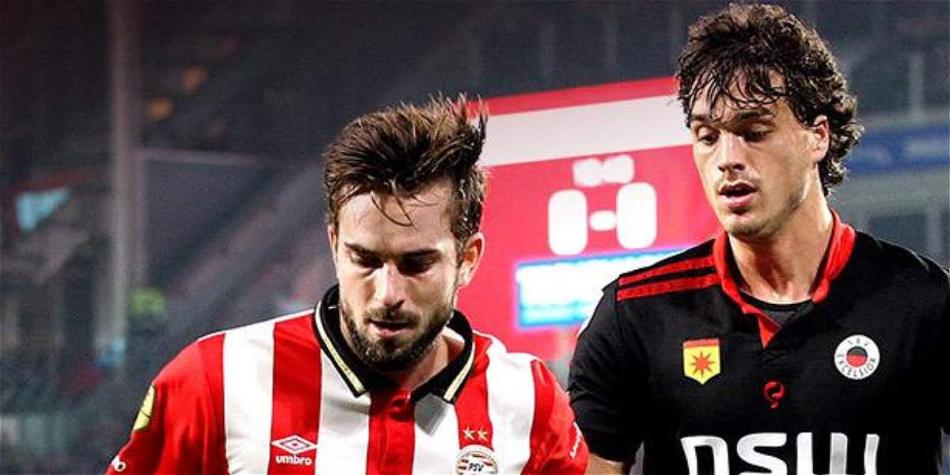Momento del partido entre PSV y Excelsior.