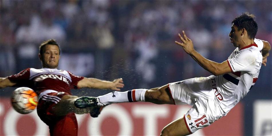 Momento del primer gol de Calleri contra River.
