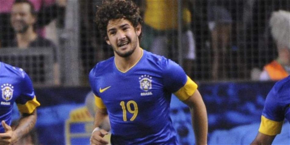 Alexandre 'Pato', delantero brasileño que jugaría en Chelsea, de Inglaterra.