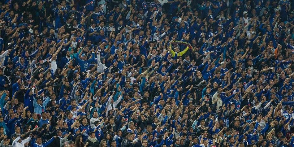 Masiva asistencia de hinchas de Millonarios al estadio El Campín en el juego frente a Nacional.