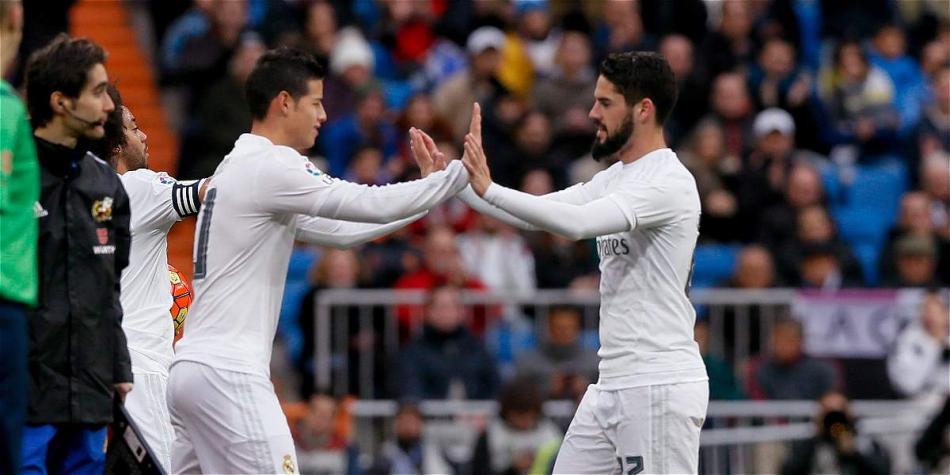 'Isco' (der.) y James han sido criticados por la regular campaña del Real Madrid en la Liga.
