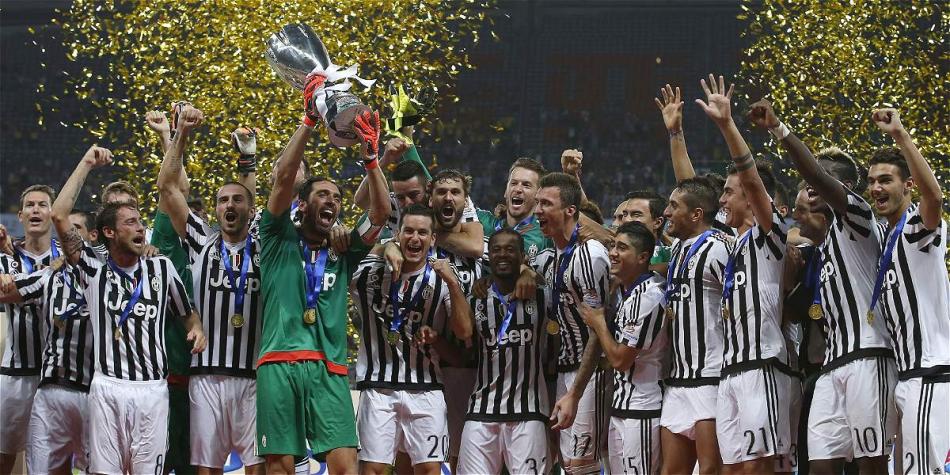 Jugadores de Juventus festejan el título de campeones de la Supercopa de Italia.