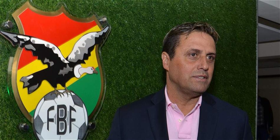 El entrenador argentino quiere conocer todo el material disponible en la selección del altiplano.