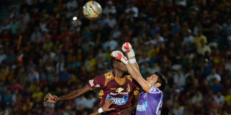 Sebastián Viera, arquero de Junior, en pleno juego frente a Tolima.