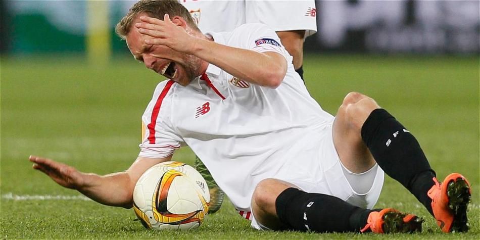 Michael Krohn-Dehli, tras sufrir la lesión.