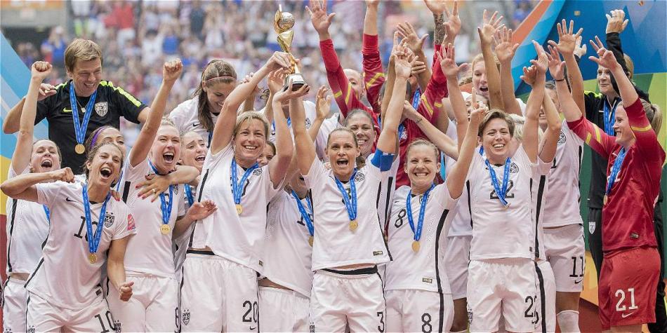 Las jugadoras de Estados Unidos festejan el título de la Copa Mundial de Canadá-2015.