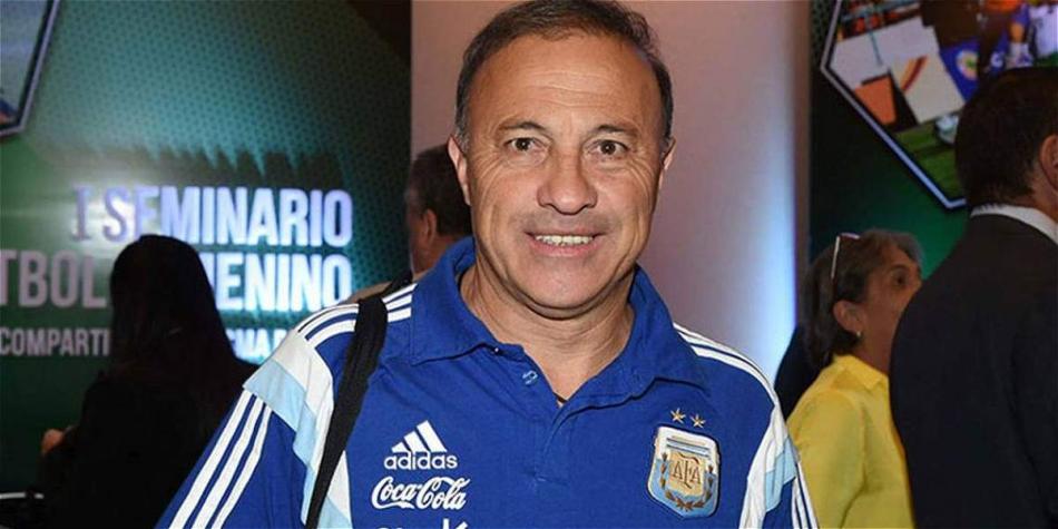 Como jugador, Olarticoechea fue campeón con Argentina del Mundial de México 1986.