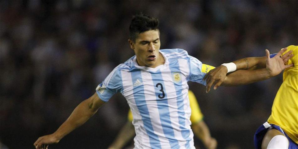 Facundo Roncaglia, jugador de la selección Argentina durante el partido contra Brasil.