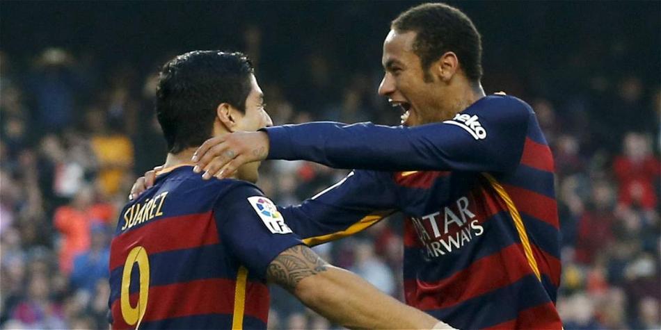 Neymar (izq.) y Luis Suárez, delanteros del Barcelona.