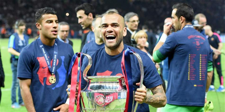 Dani Alves (cen.), lateral del Brcelona.