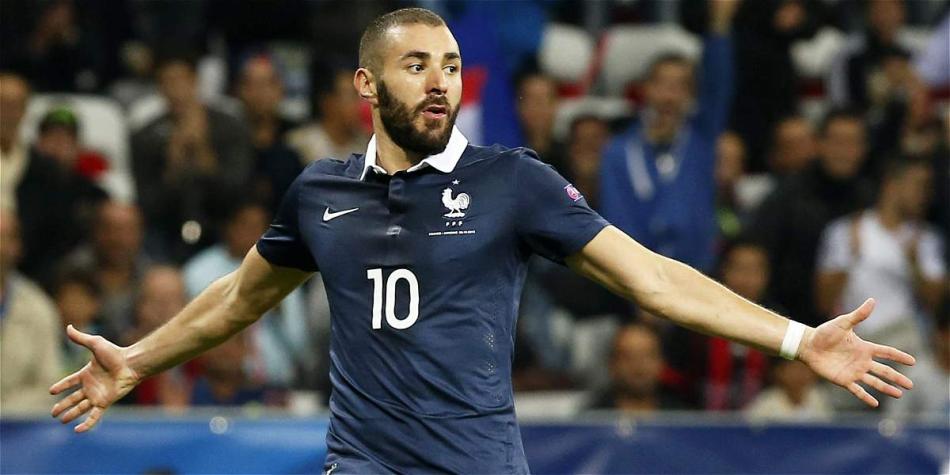 Karim Benzema se lesionó en el amistoso que Francia derrotó 4-0 a Armenia.