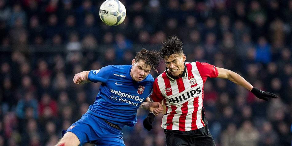 Acción de juego del patido entre PSV y De Graafschap, de Holanda.
