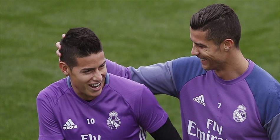 James Rodríguez y Cristiano Ronaldo jugadores del Real Madrid.