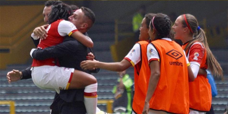 Santa Fe inició con pie derecho el primer torneo femenino.