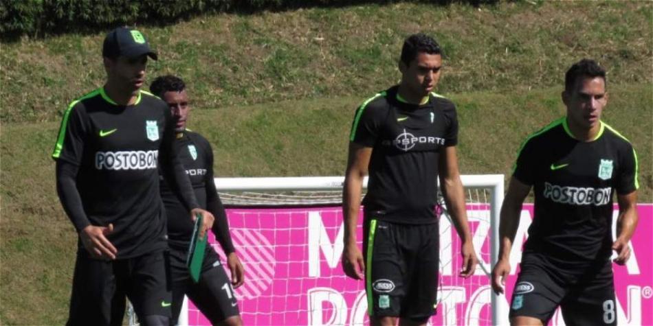 Juan Pablo Ángel (izq.), el exjugador e ídolo del 'verdolaga', ahora estará en el banquillo.