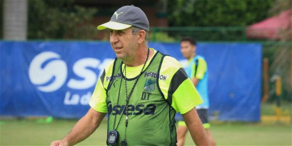 El entrenador uruguayo quiere mejorar la zona de la defensa de su equipo.