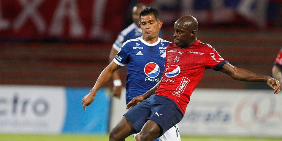 David Mackalister Silva (izq.), volante de Millonarios.