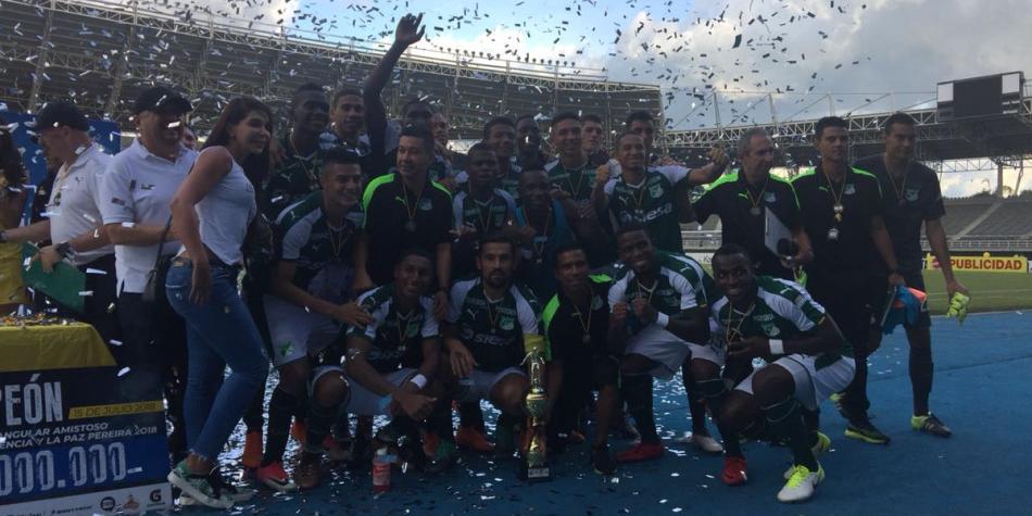 Celebración del Deportivo Cali tras ganar cuadrangular